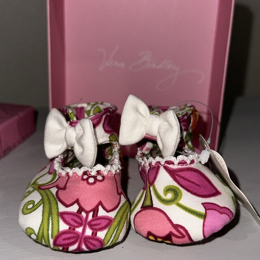 Vera Bradley Mary Jane baby shoes, “Lilli Bell" design sized for 0-6 months. - Picture 2 of 7